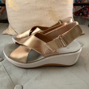 Clarks Cloudsteppers Sandal